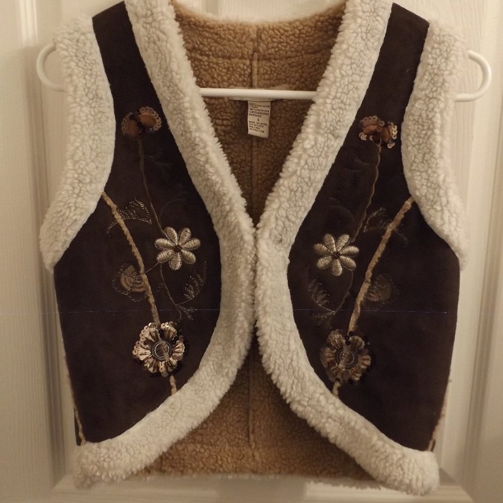 Forever Twenty One - Faux Shearling & Faux Suede Vest - Beautiful Embroidered